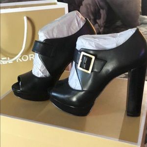 Michael Kors size 6 high heels